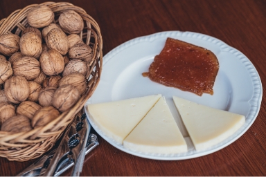 Queso con membrillo y nueces